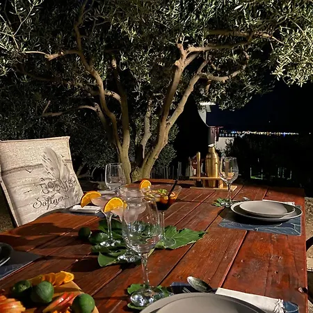 Апартаменти Olive Garden Retreat *