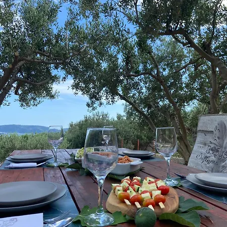Апартаменти Olive Garden Retreat Каштела