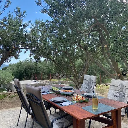 Апартаменти Olive Garden Retreat *