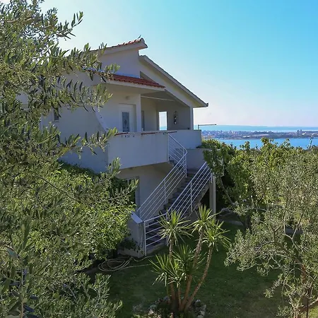 Апартаменти Olive Garden Retreat